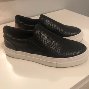 Coconuts by Matisse Women’s Black Sneaker 8.5